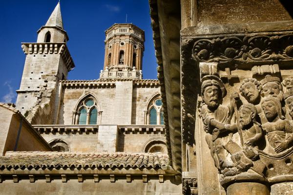 capitel y torres de la catedral de Tudela